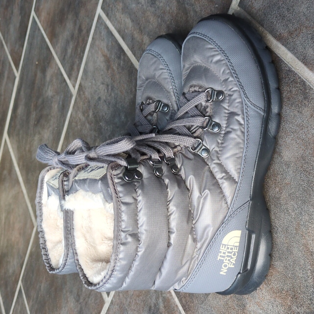 The North Face Thermobol Lace II Quilted Ankle Boots Size 7